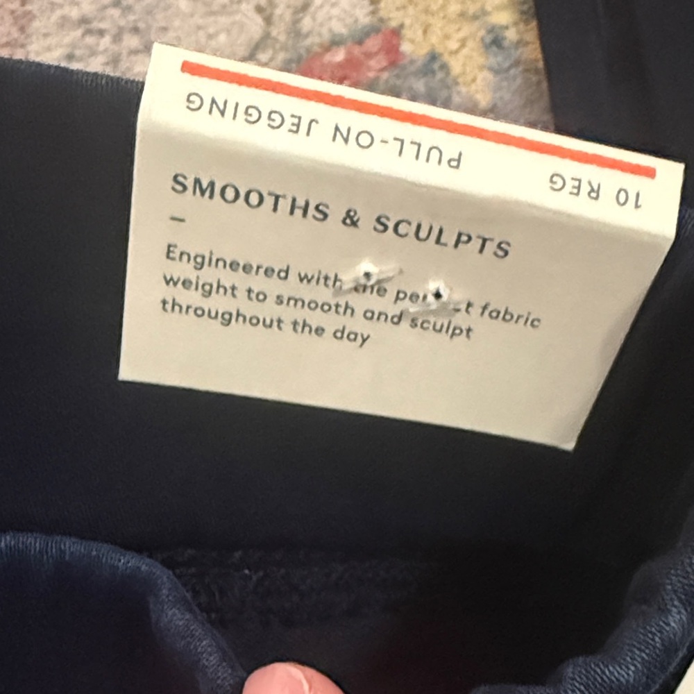 Universal Thread, Women's Dark Blue Jeans, Brand New! - Picture 3 of 3
